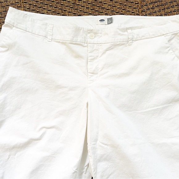Old Navy Plus Size White Capri Pants-Size 24 - Picture 4 of 6